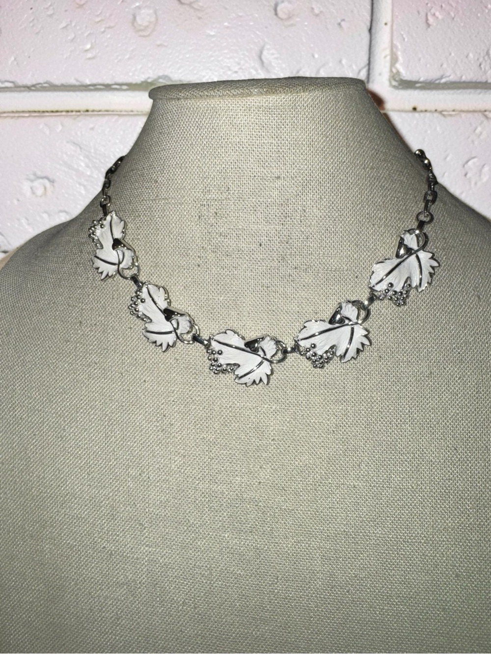 Sarah Coventry “Whispering Leaves” Necklace - Picture 3 of 7